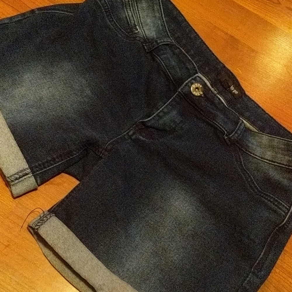 Shorts - Picture 3 of 3